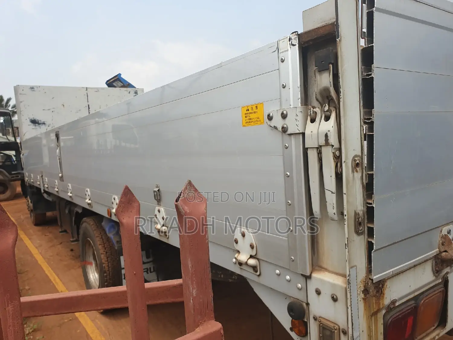 Isuzu Truck With 6he1-1engine