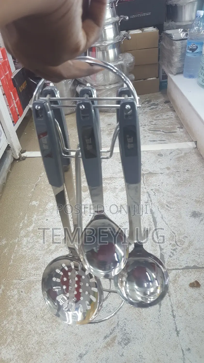 Set of 6 Serving Spoons With Insulated Handles