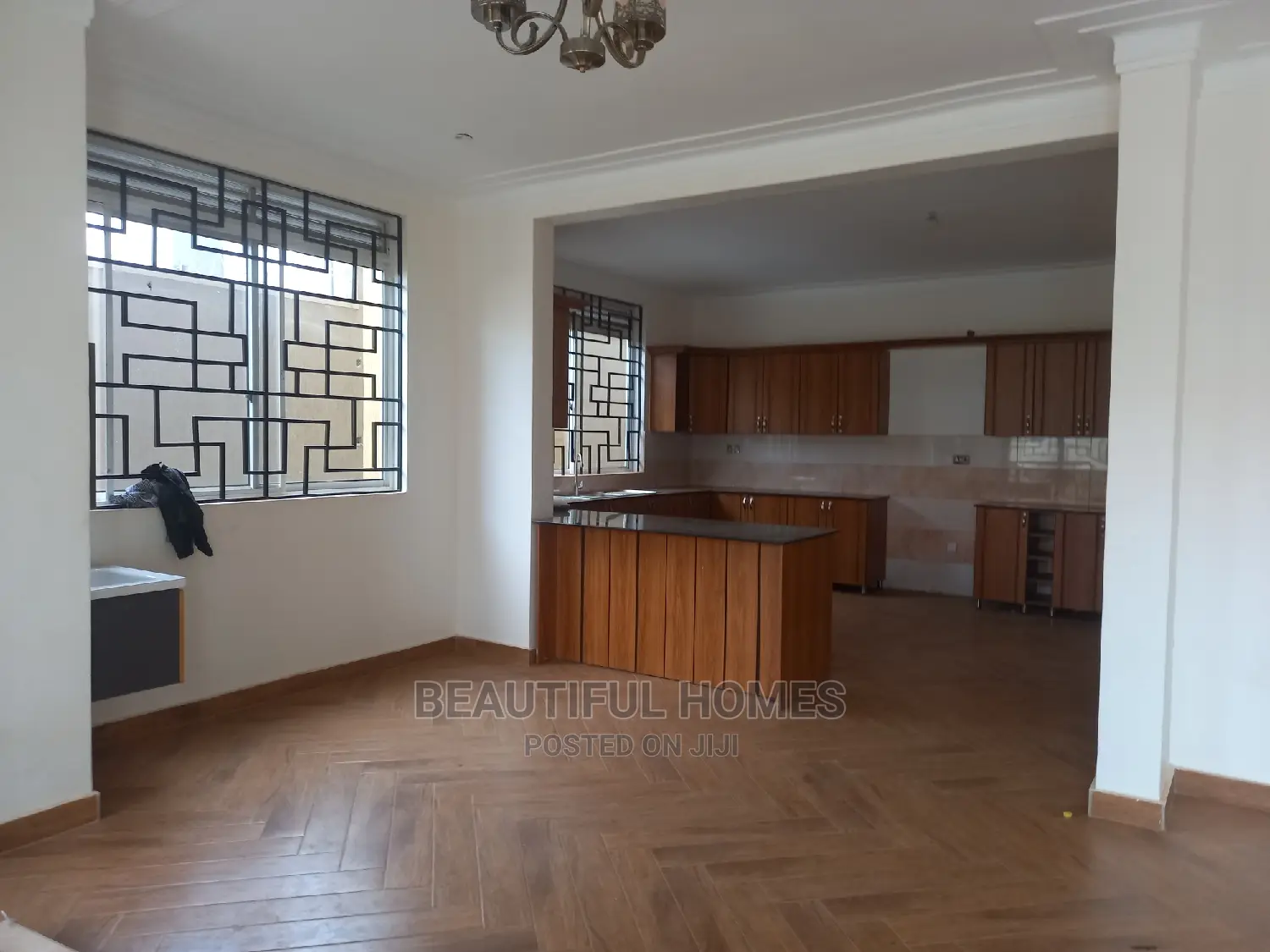 Furnished 6bdrm Mansion in Kira, Central Division for Sale