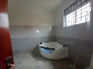 Furnished 6bdrm House in Kira Tarmack for Sale