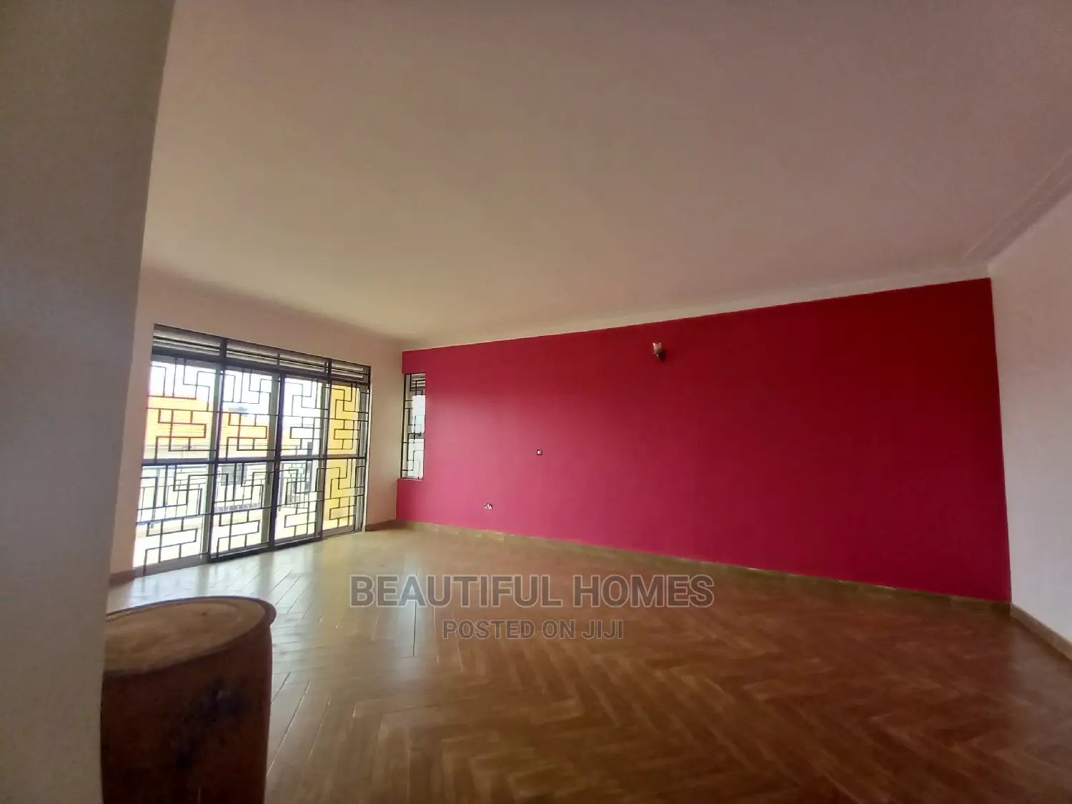 Furnished 6bdrm House in Kira Tarmack for Sale
