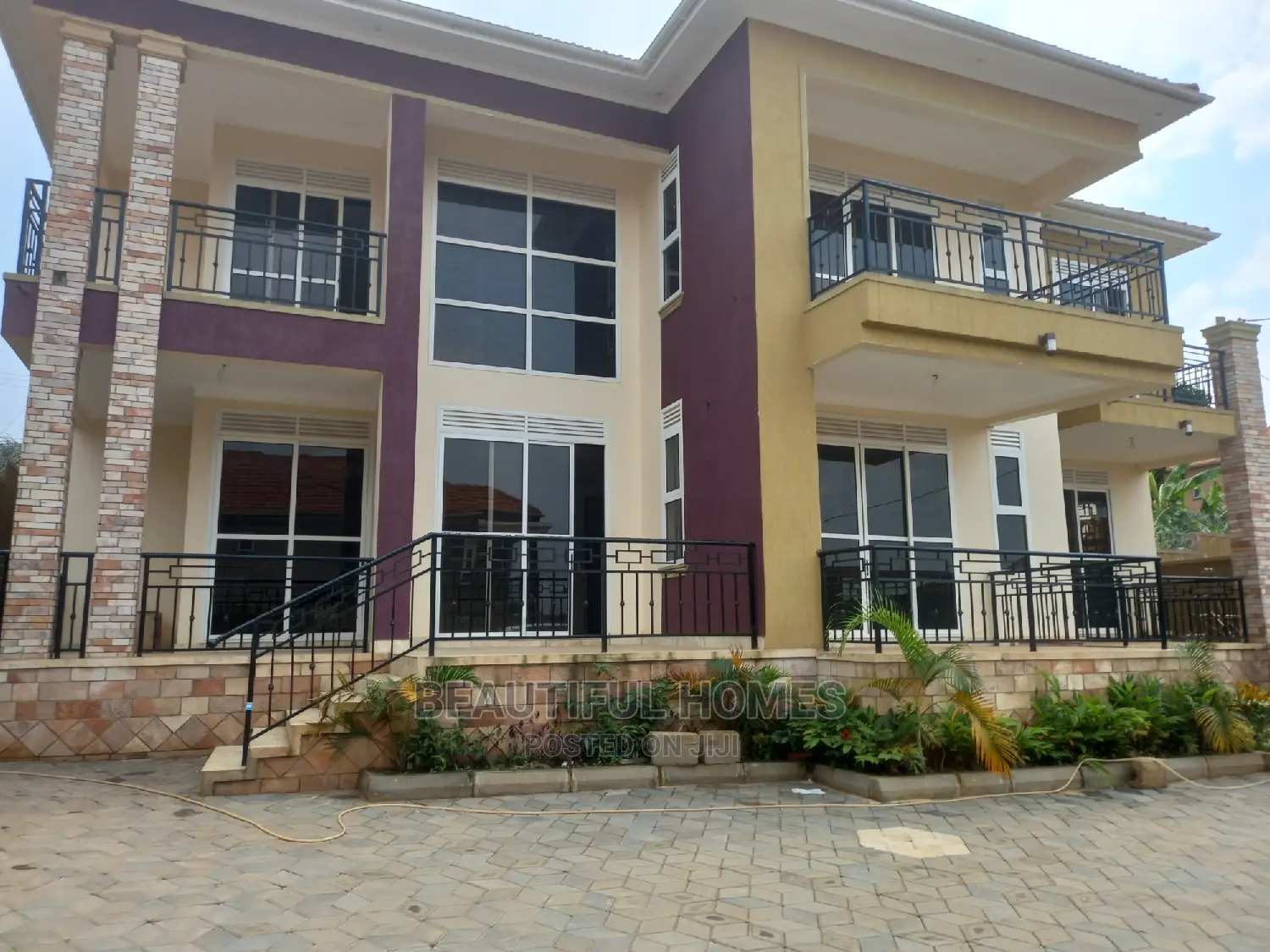 Furnished 6bdrm House in Kira Tarmack for Sale