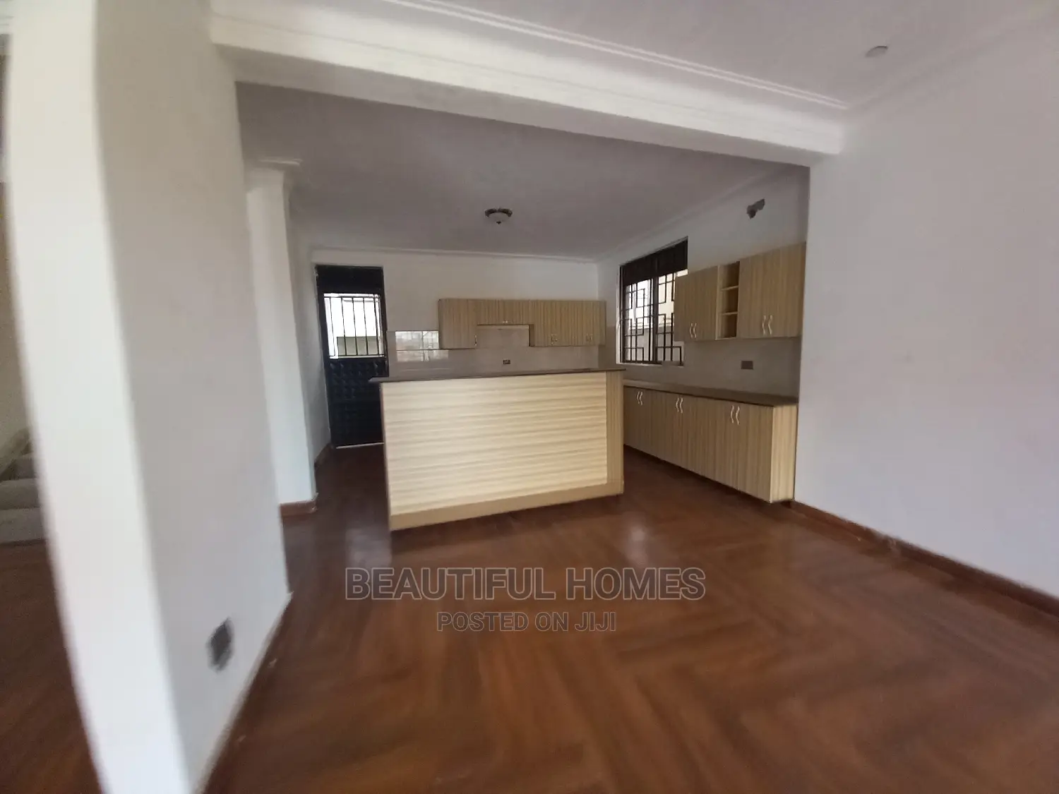 Furnished 5bdrm House in Kira for Sale