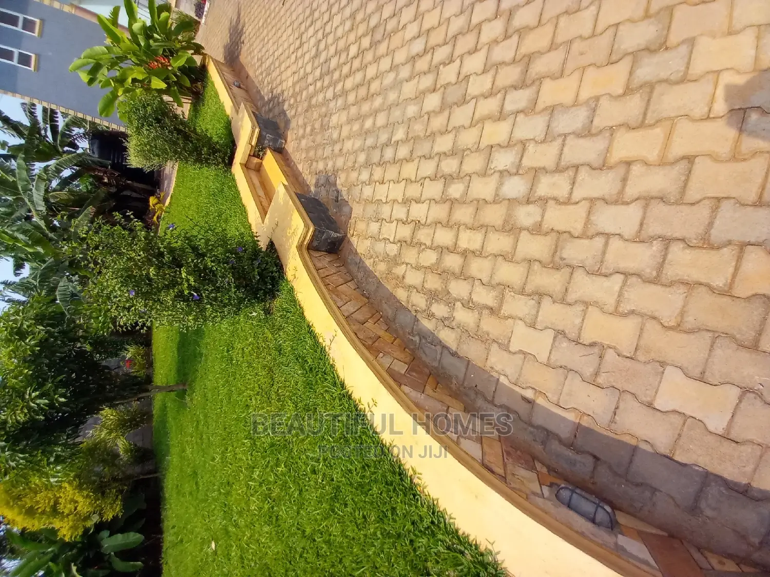 Furnished 5bdrm House in Kira for Sale