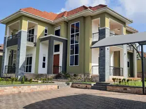 Furnished 5bdrm Duplex in Kira for Sale