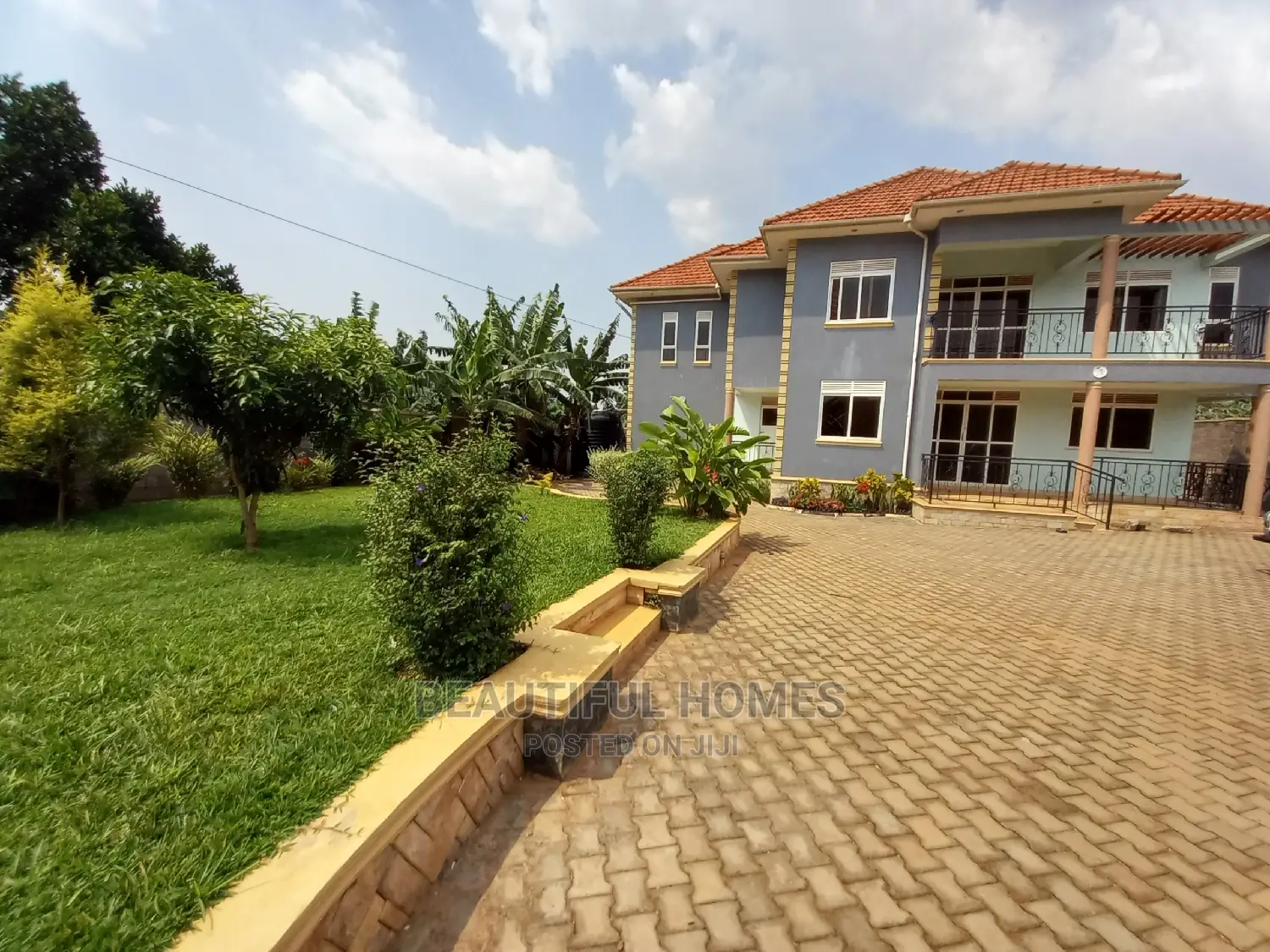 Furnished 5bdrm Duplex in Kira for Sale