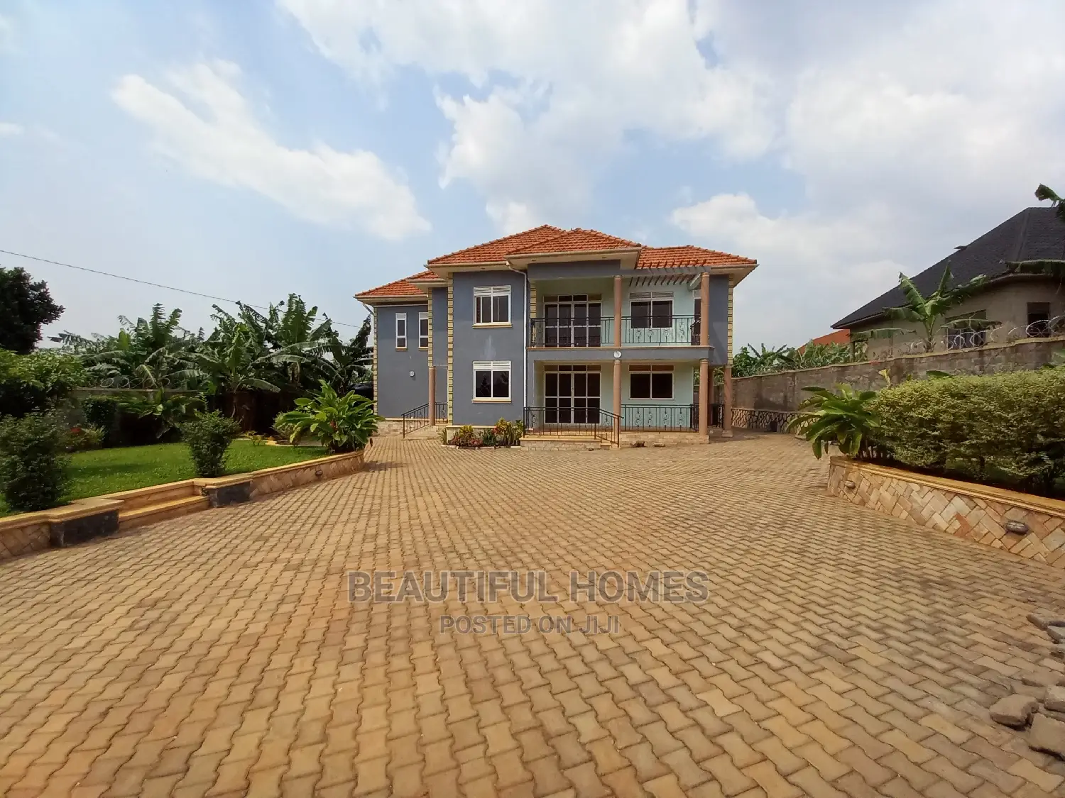 Furnished 5bdrm Duplex in Kira for Sale