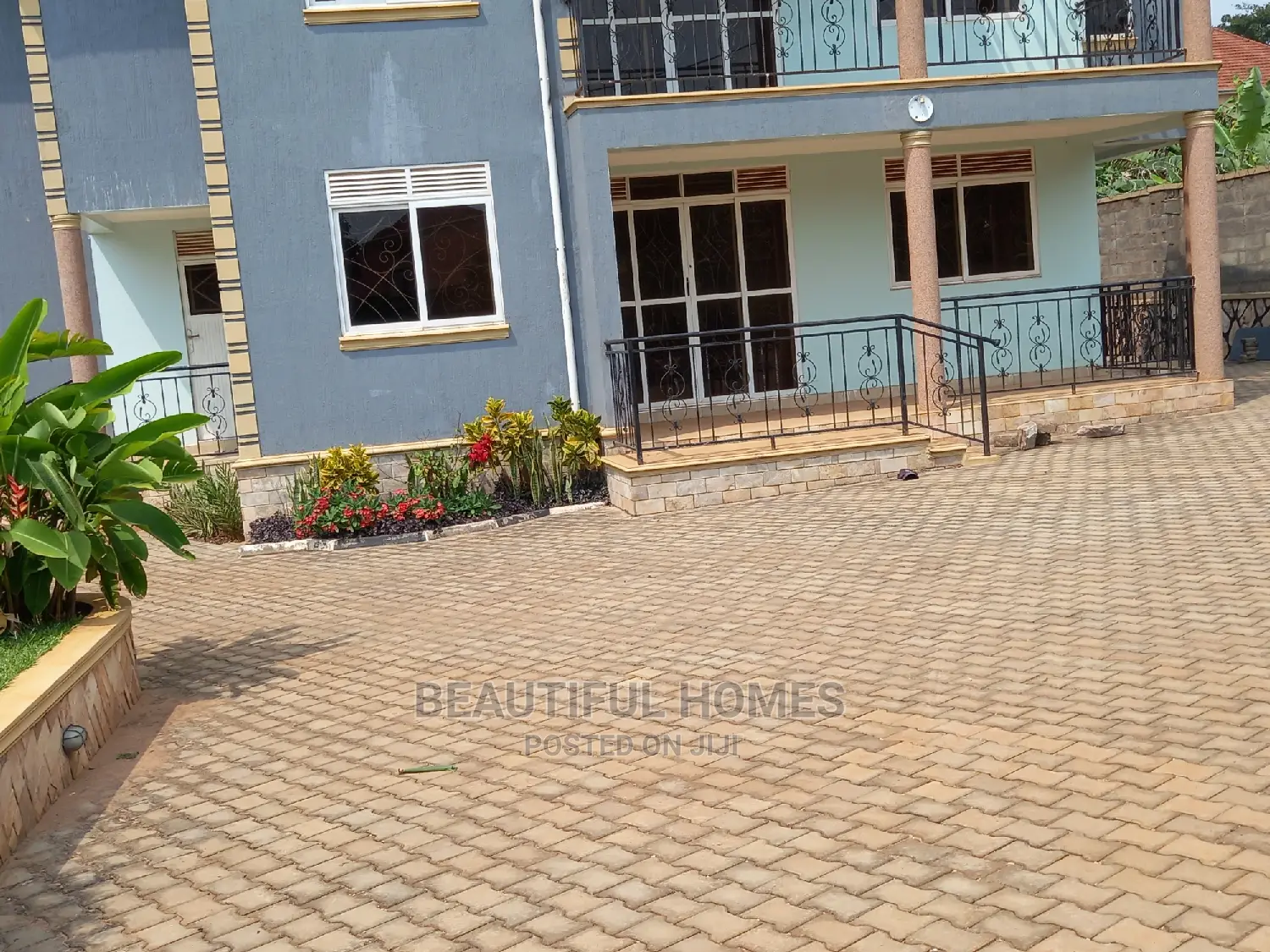 Furnished 5bdrm Duplex in Kira for Sale