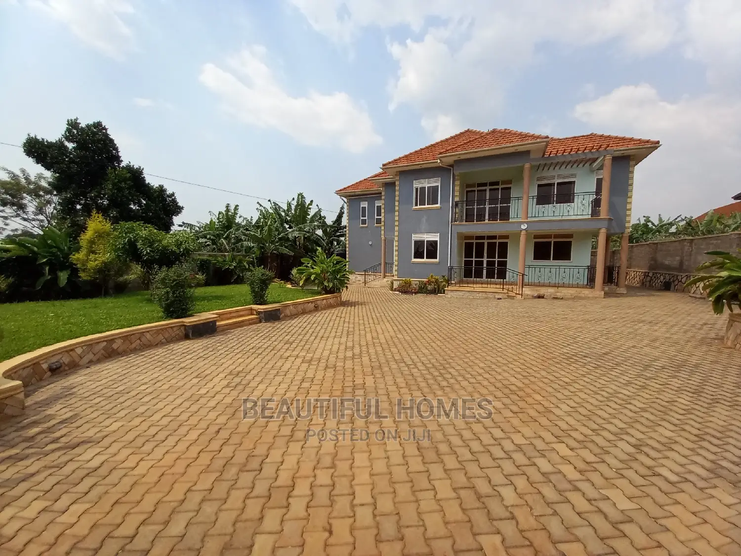 Furnished 5bdrm Duplex in Kira for Sale