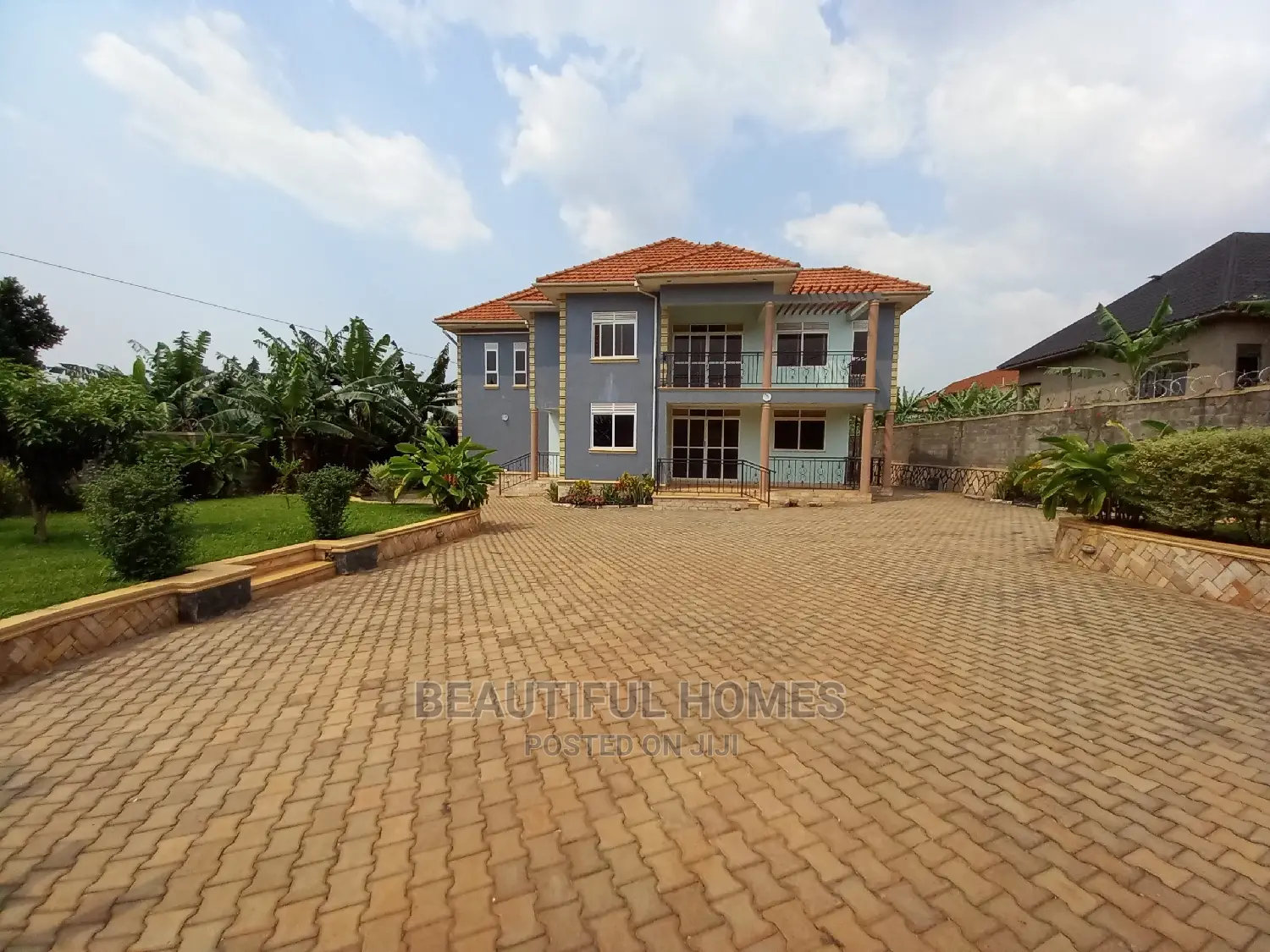 Furnished 5bdrm Mansion in Kira for Sale
