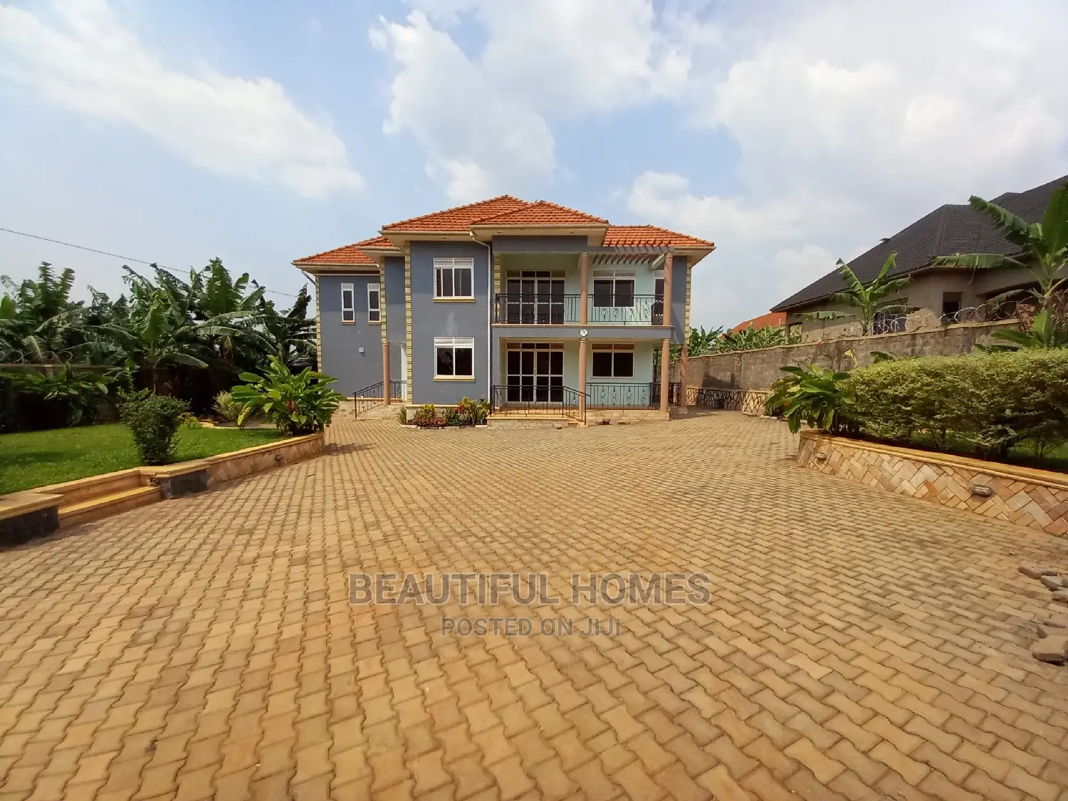 Furnished 5bdrm Mansion in Kira for Sale