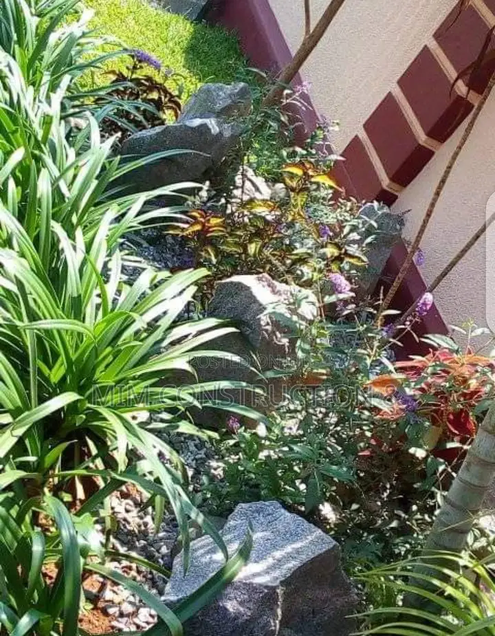 Compound Designing With Stones