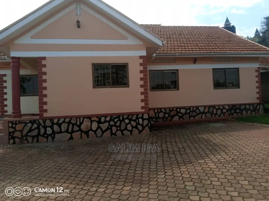 4bdrm Bungalow in Kololo Property, Central Division for Sale