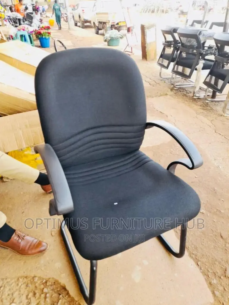 Fabric Cushioned Visitor Chair