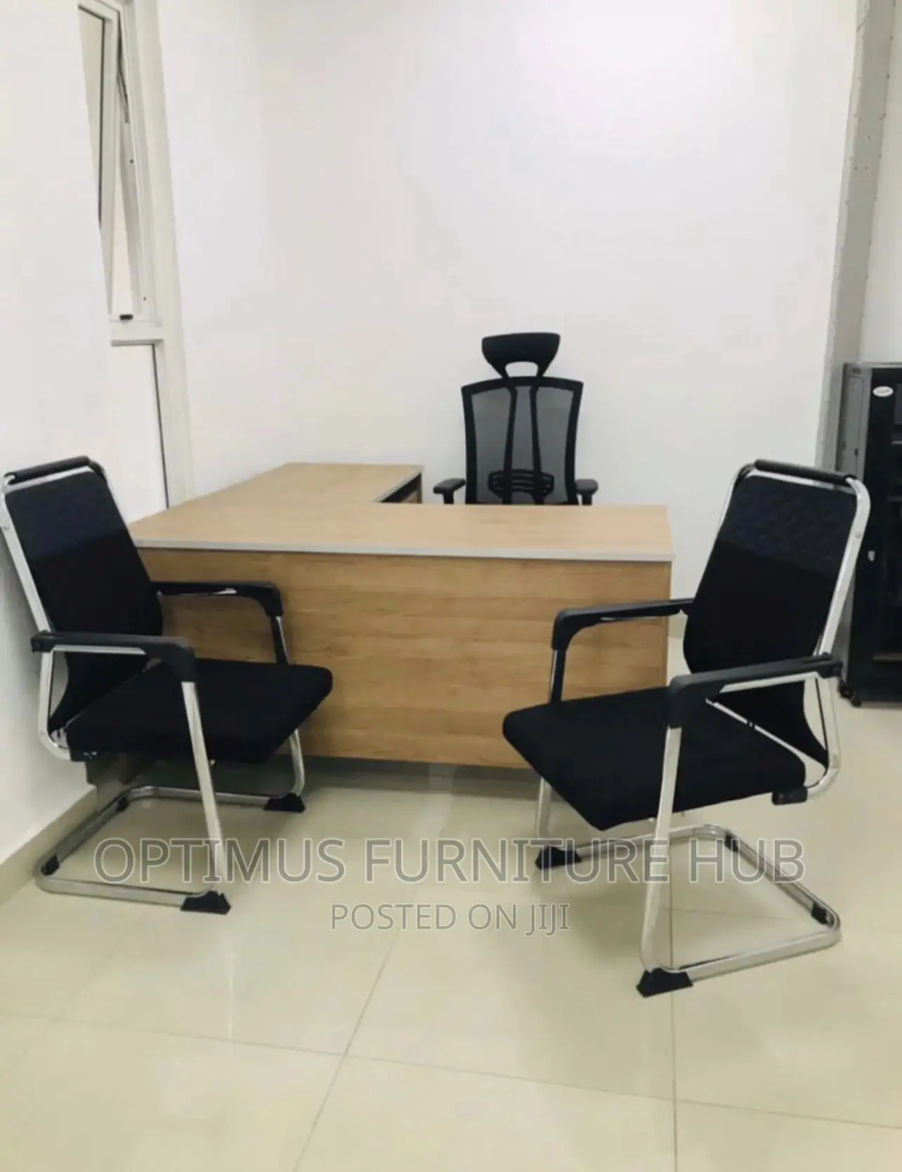 Office Set (Curved Desk,Executive Chair,2 Visitor Chairs)