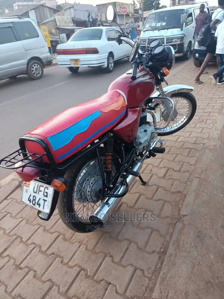 New Bajaj Boxer 2023 Green