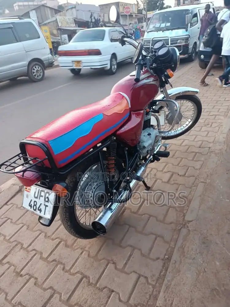 New Bajaj Boxer 2023 Green