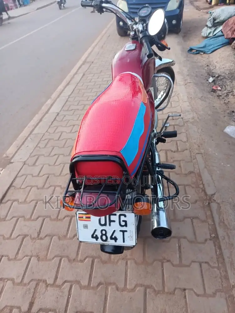 New Bajaj Boxer 2023 Green