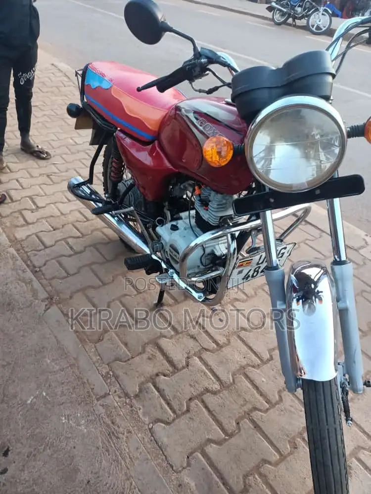 New Bajaj Boxer 2023 Green