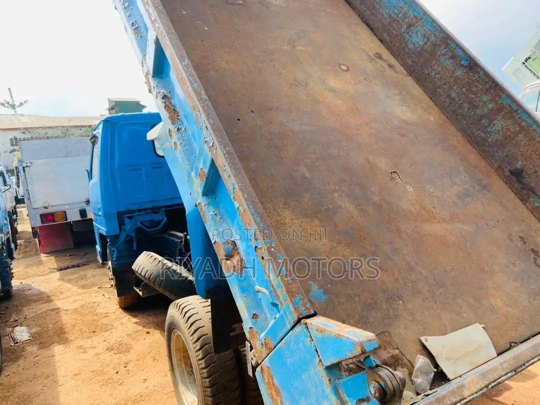 Isuzu Elf Double Light