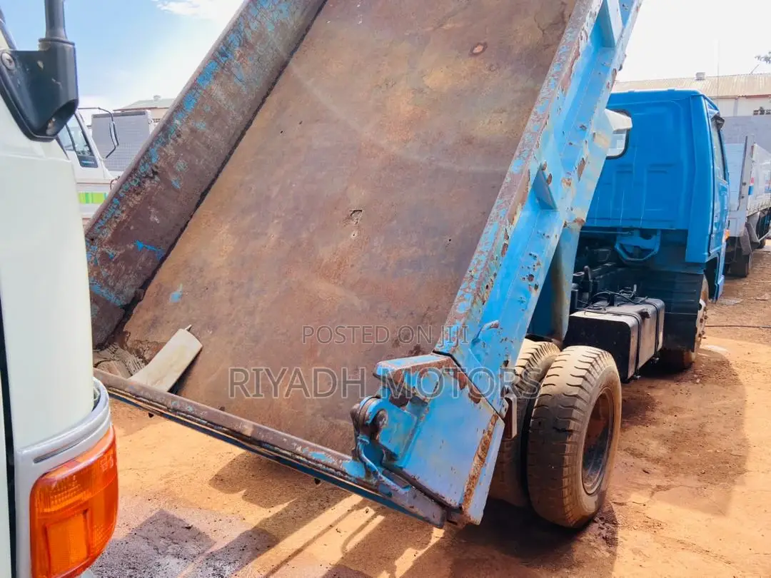 Isuzu Elf Double Light