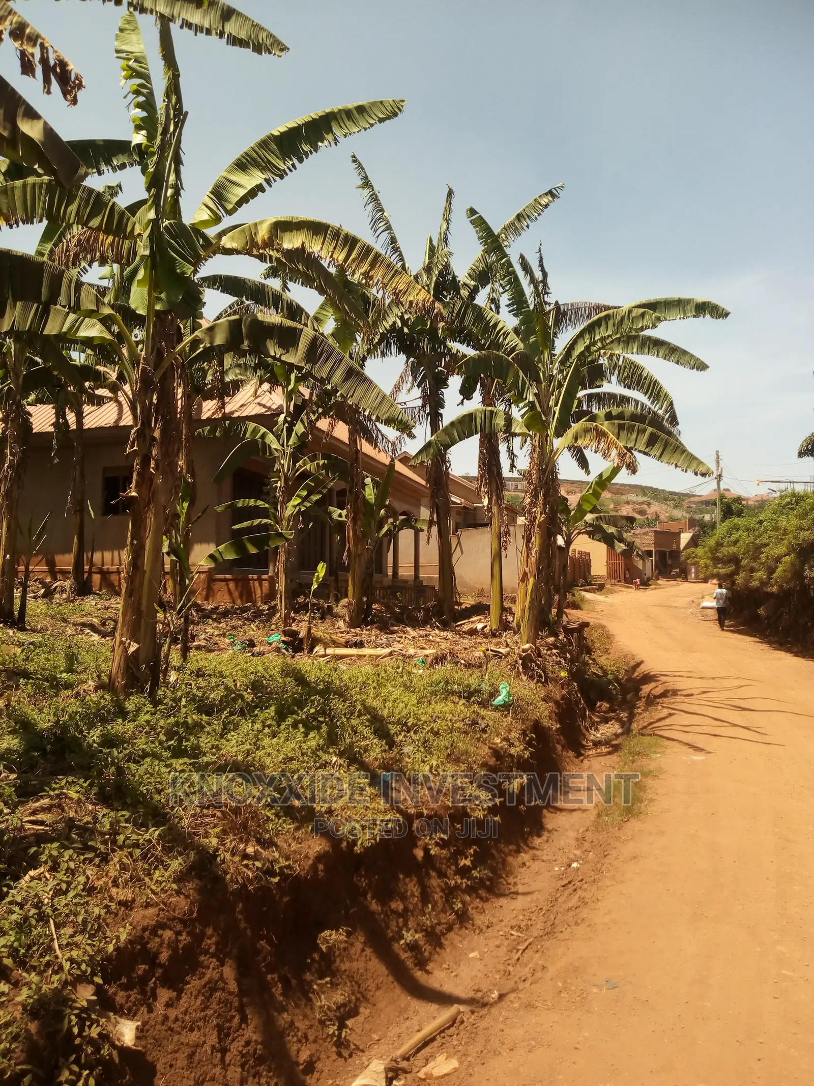 Plot for Sale 50x50ft at 15m Ugx Town Good Neigboured
