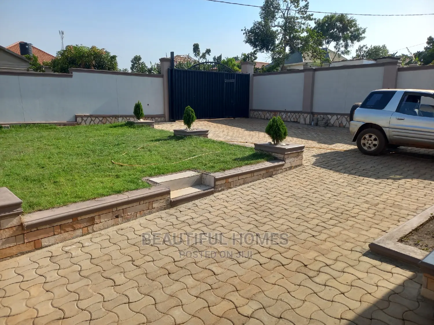 Furnished 4bdrm Maisonette in Kira for Sale