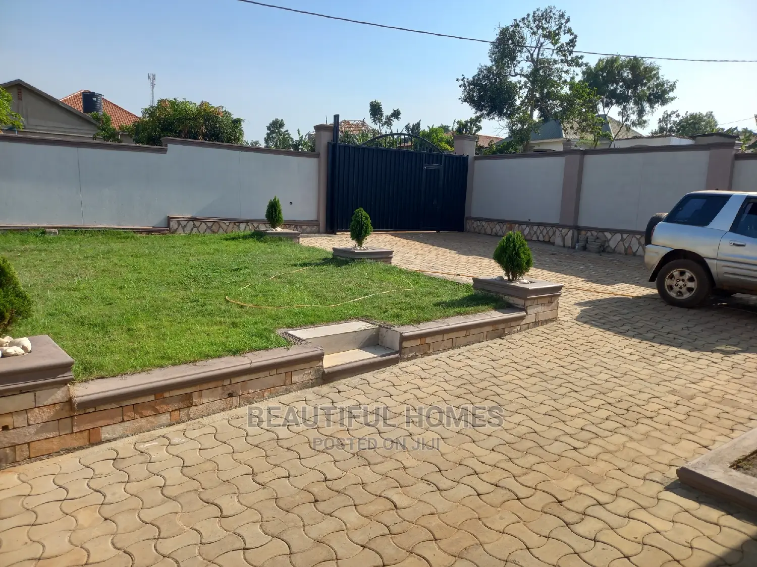 Furnished 4bdrm Maisonette in Kira for Sale