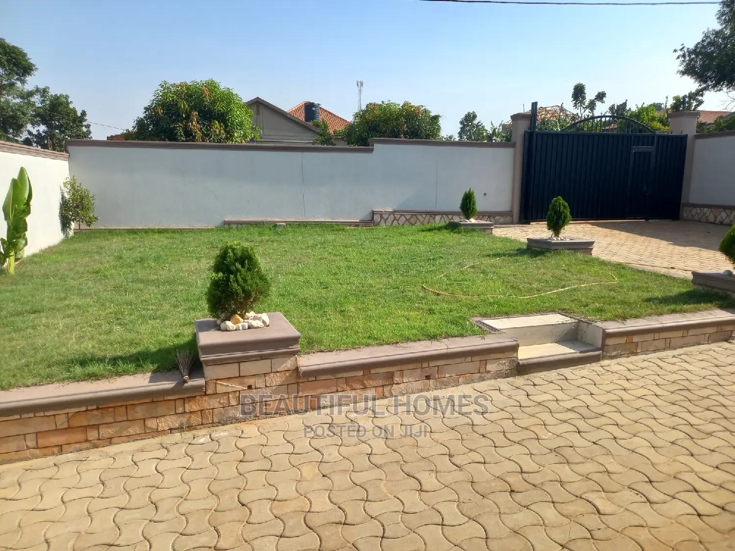Furnished 4bdrm Maisonette in Kira for Sale