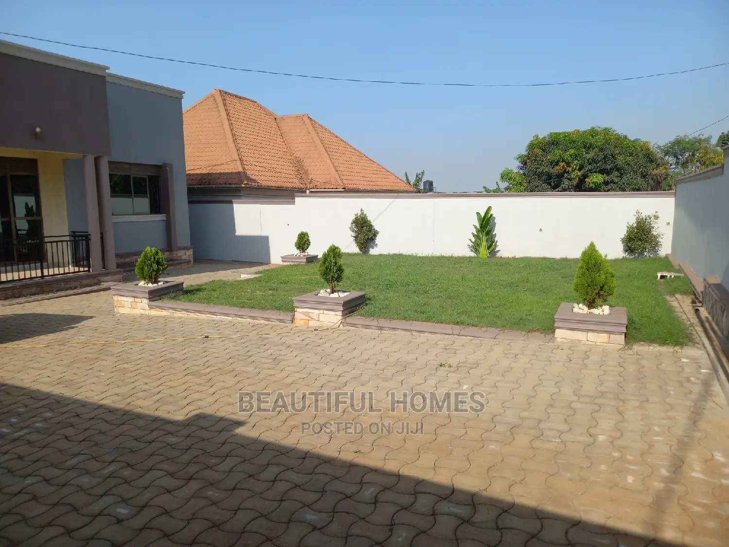 Furnished 4bdrm Bungalow in Kira for Sale