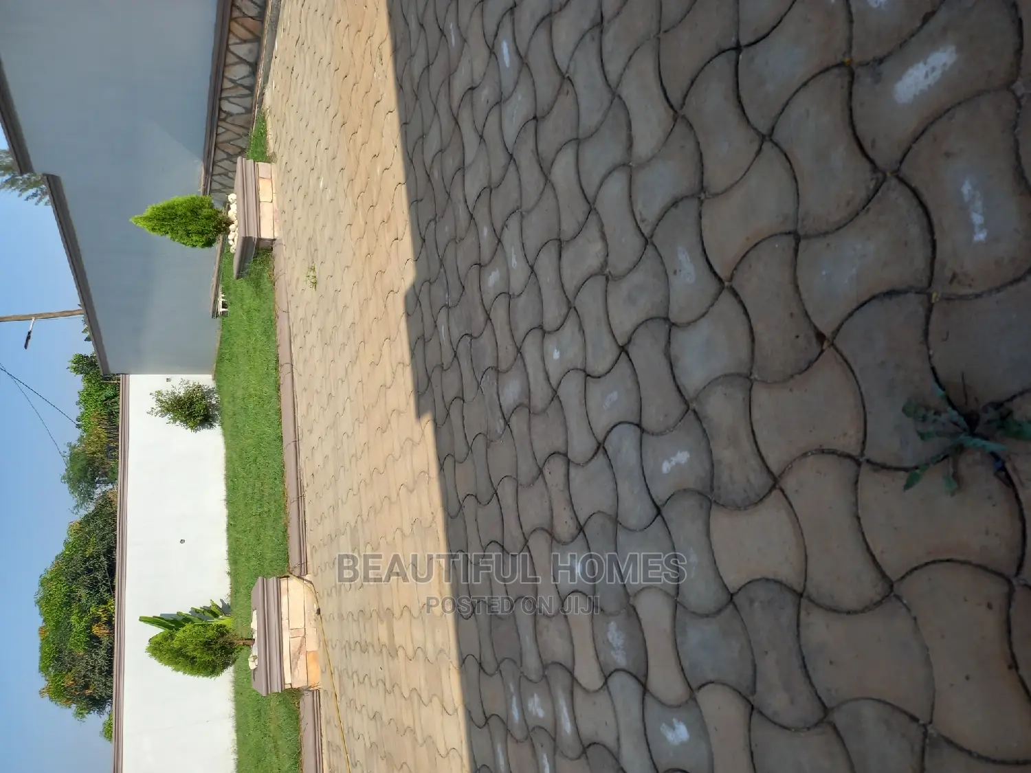 Furnished 4bdrm Bungalow in Kira for Sale