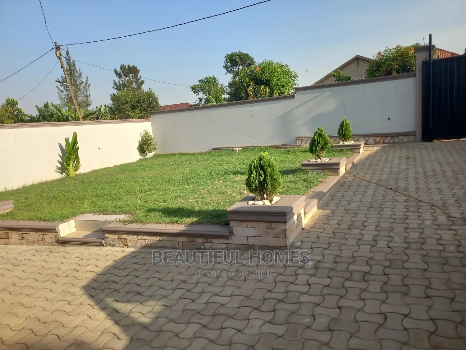 Furnished 4bdrm House in Kira for Sale