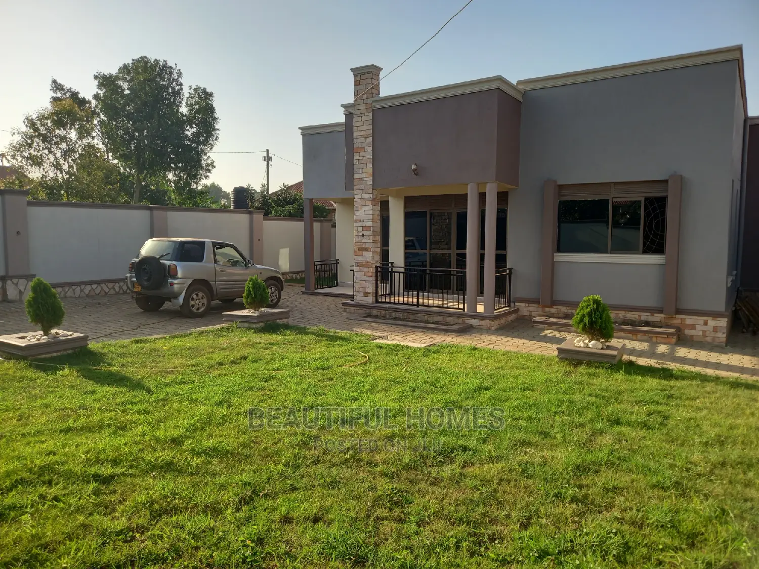 Furnished 4bdrm Bungalow in Kira for Sale