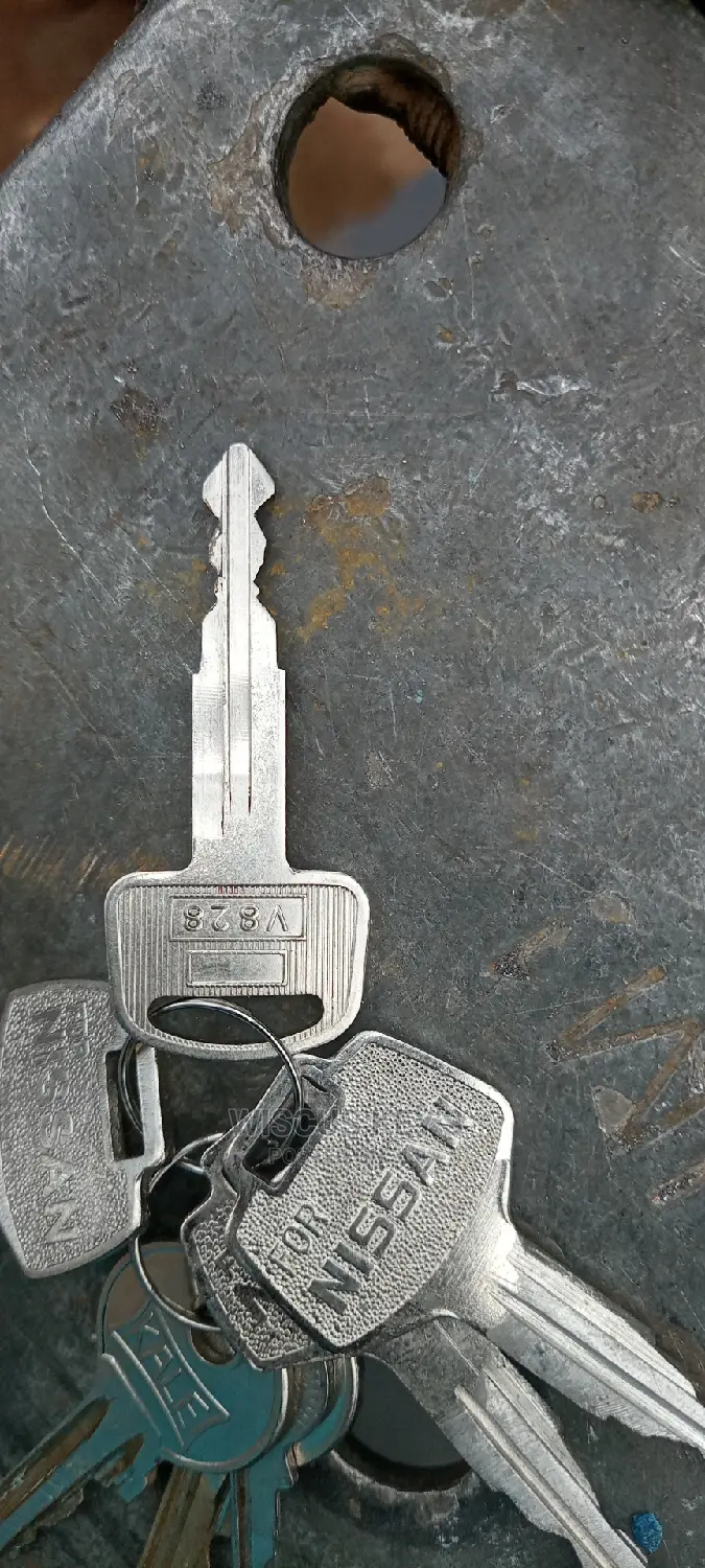 Lock Smith/Key Cutter