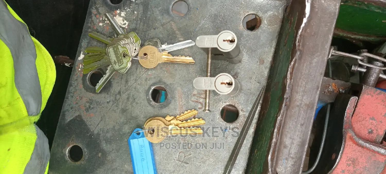 Lock Smith/Key Cutter