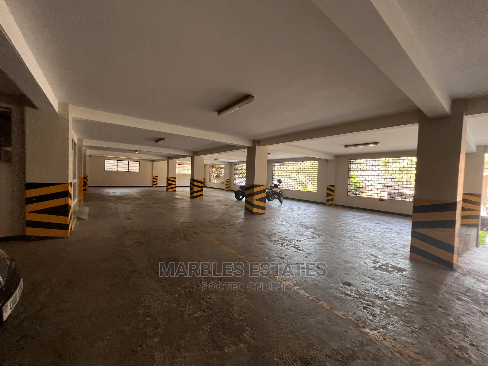 4bdrm Condo in Kololo, Central Division for Sale