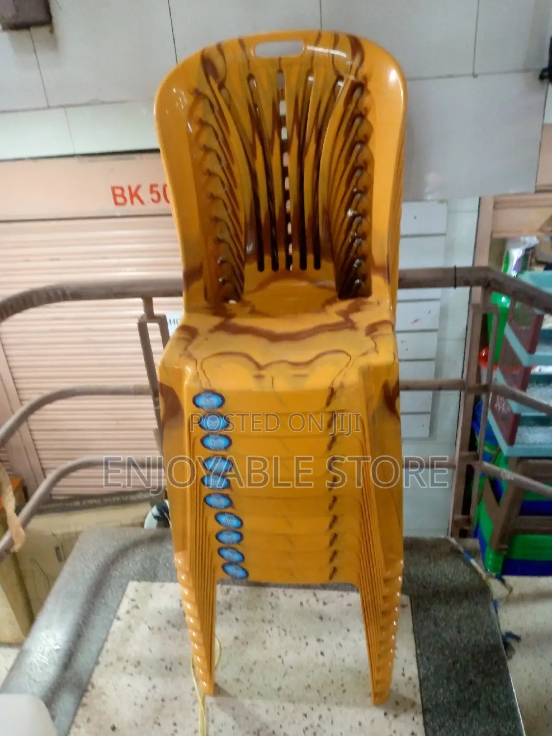 Plastic Chairs Plastic Chairs