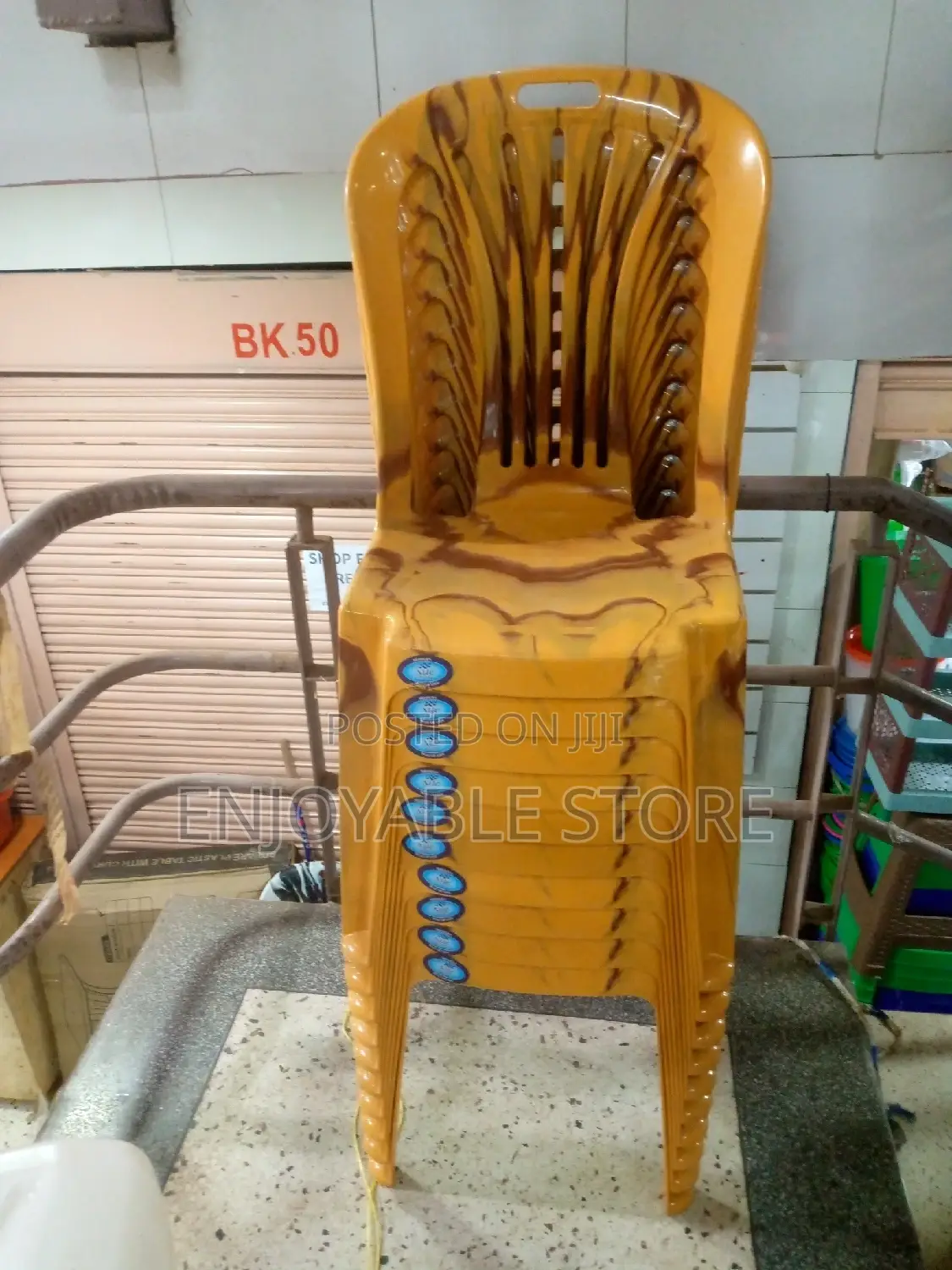 Plastic Chairs Plastic Chairs
