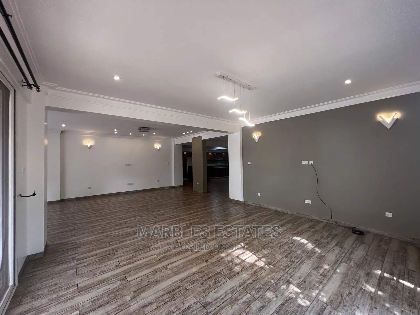 Furnished 4bdrm Condo in Kololo, Central Division for Sale