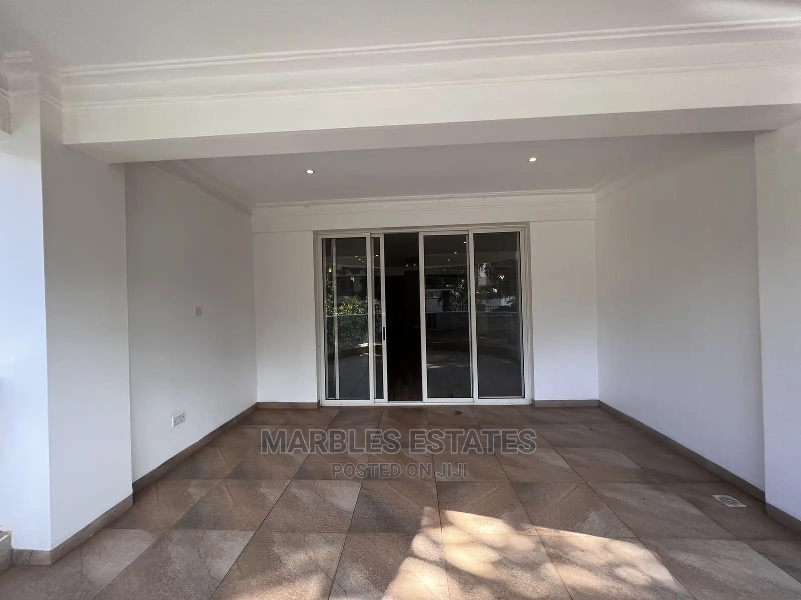 Furnished 4bdrm Condo in Kololo, Central Division for Sale