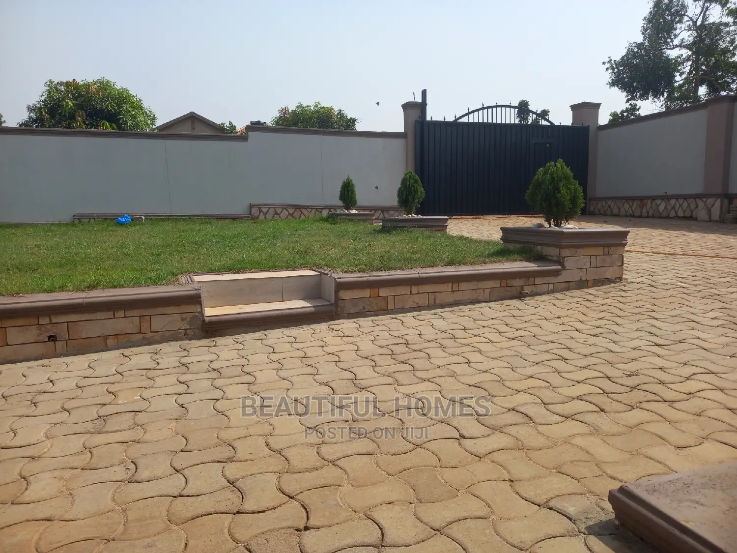 Furnished 4bdrm House in Kira for Sale