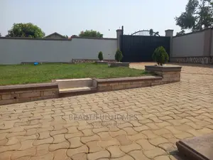 Furnished 4bdrm House in Kira for Sale