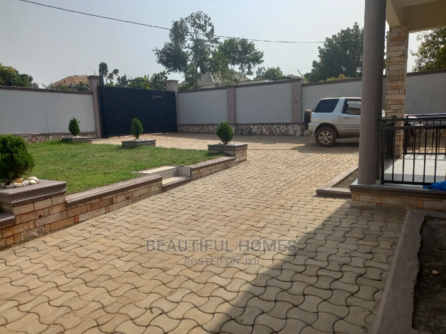 Furnished 4bdrm Bungalow in Kira for Sale