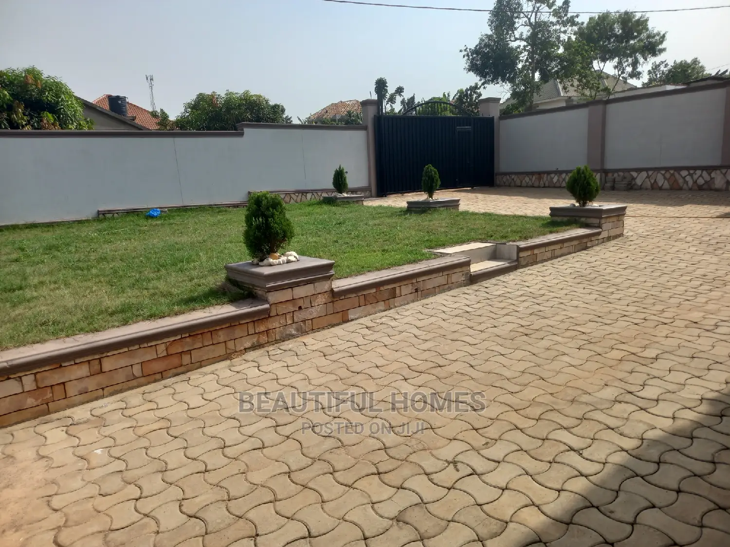 Furnished 4bdrm Bungalow in Kira for Sale
