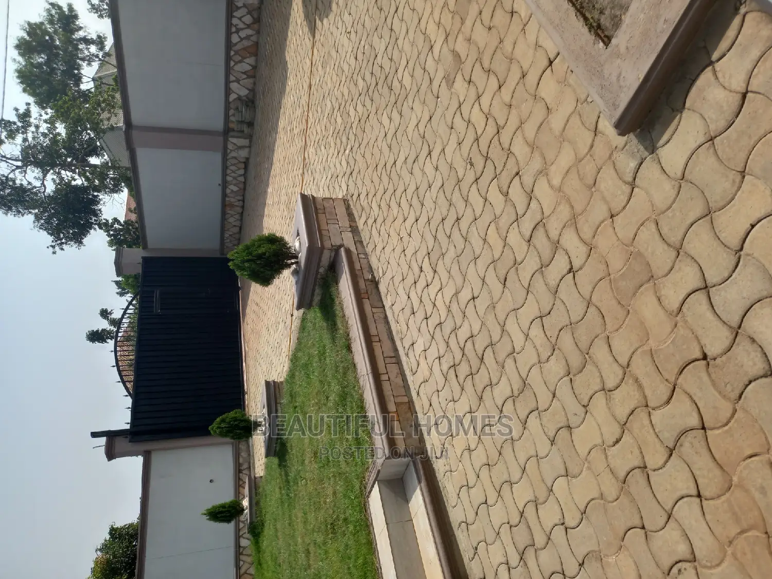 Furnished 4bdrm Bungalow in Kira for Sale