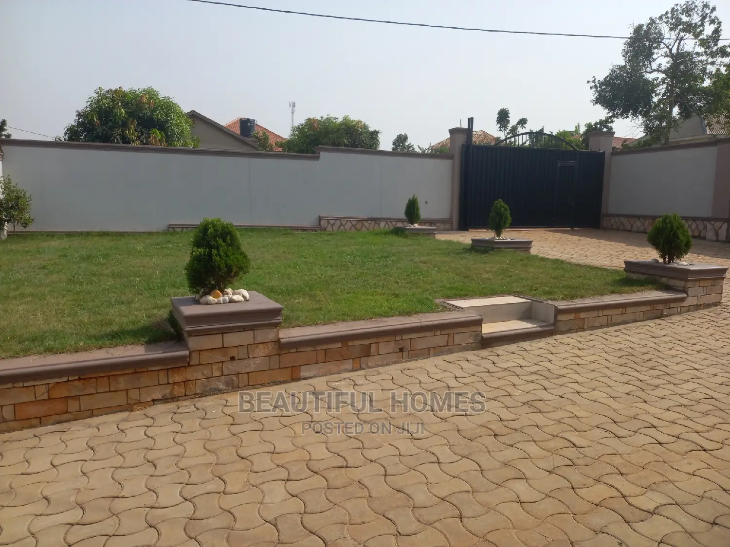 Furnished 4bdrm Bungalow in Kira for Sale
