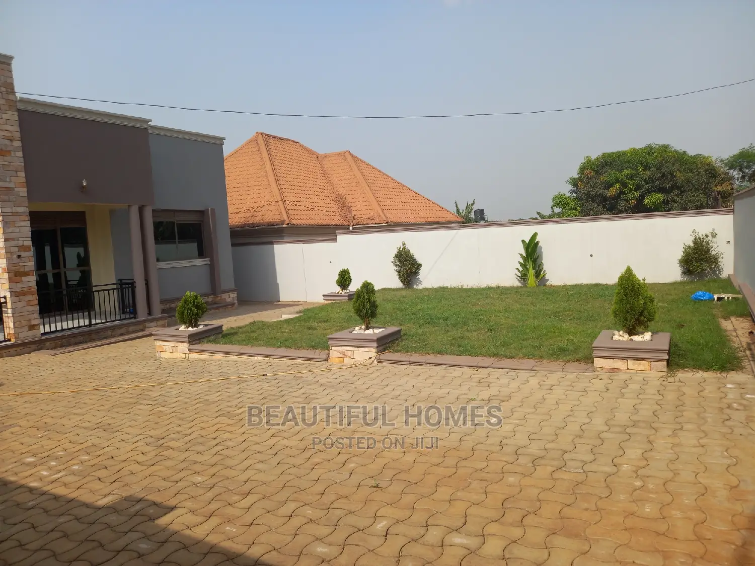Furnished 4bdrm Bungalow in Kira for Sale