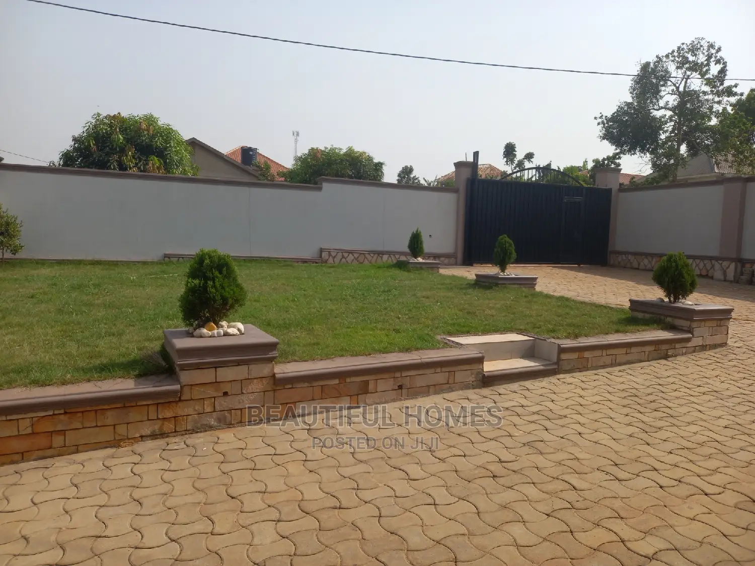 Furnished 4bdrm House in Kira for sale