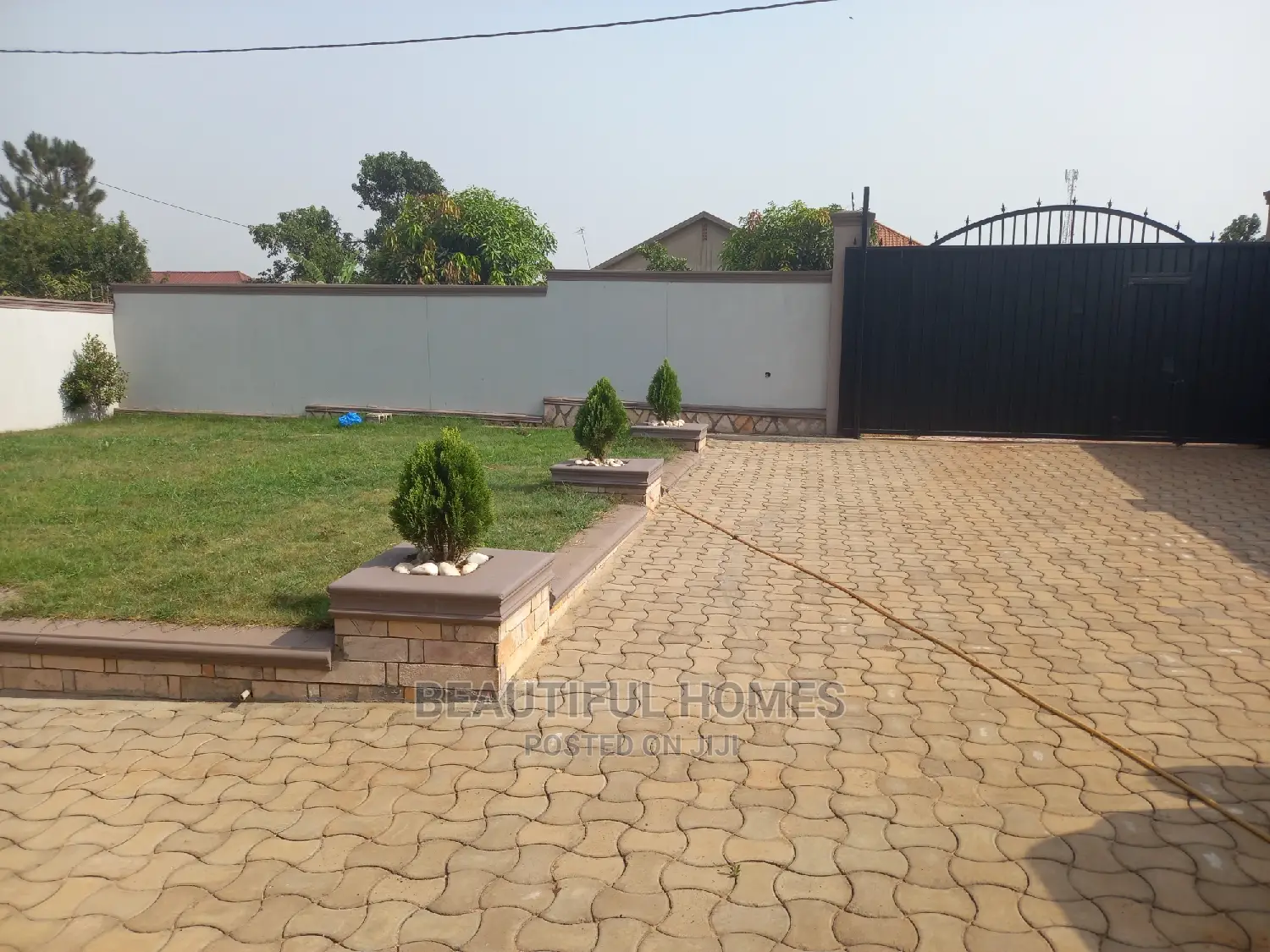 Furnished 4bdrm House in Kira for sale
