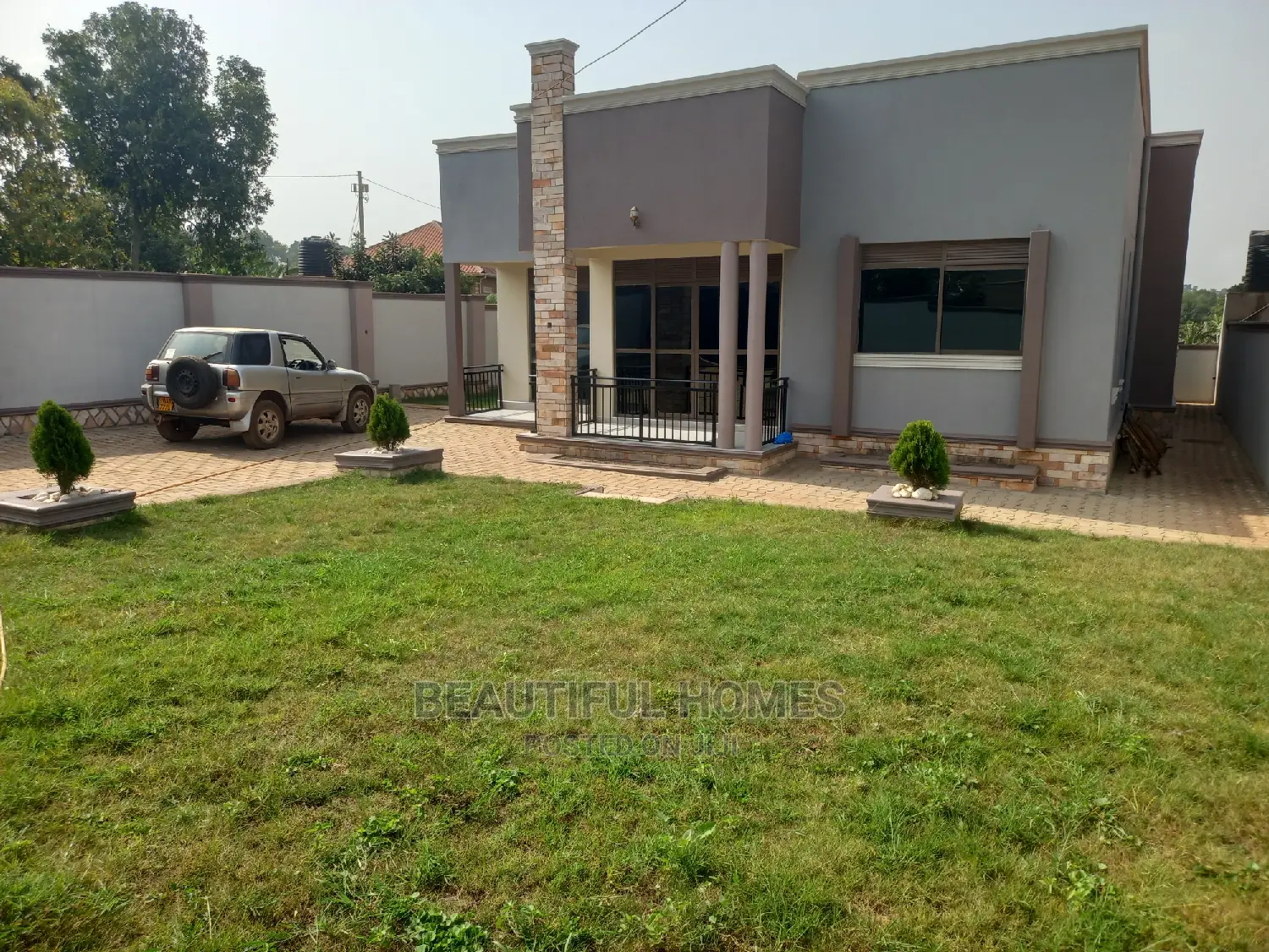 Furnished 4bdrm Bungalow in Kira for sale